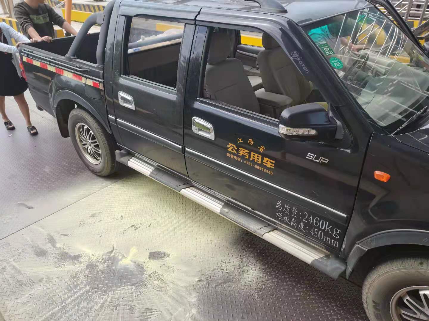 協(xié)助推車(chē).jpg